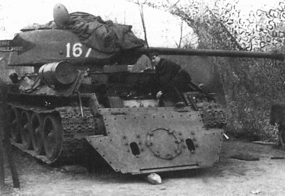 Иллюстрация к книге — Я дрался на Т-34. Книга 2 [i_017.jpg]