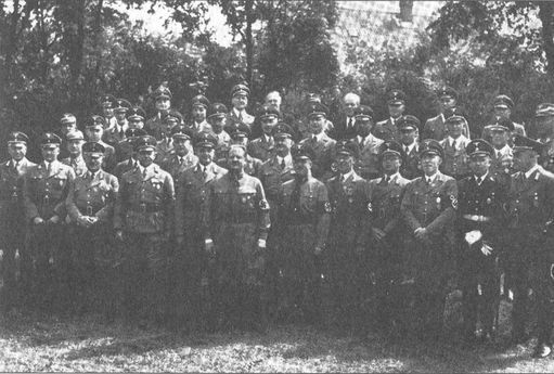 Иллюстрация к книге — Секретные объекты "Вервольфа" [i_015.jpg]