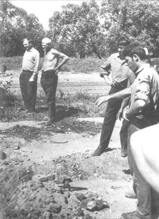 Иллюстрация к книге — Секретные объекты "Вервольфа" [i_027.jpg]