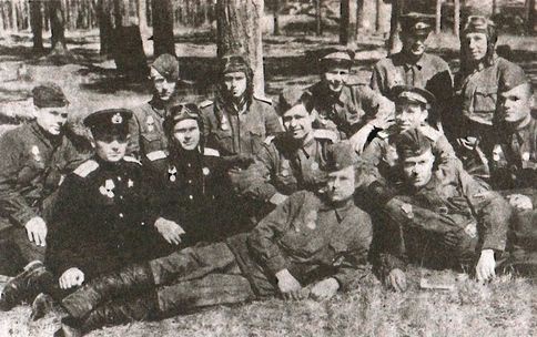 Иллюстрация к книге — В воздушных боях. Балтийское небо [i_006.jpg]