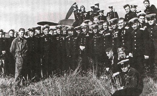 Иллюстрация к книге — В воздушных боях. Балтийское небо [i_020.jpg]