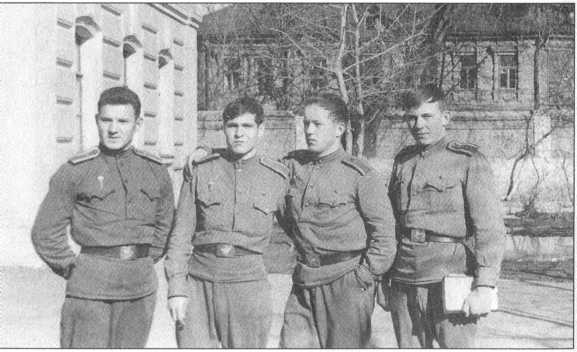 Иллюстрация к книге — ВДВ. С неба - в бой [i_009.jpg]