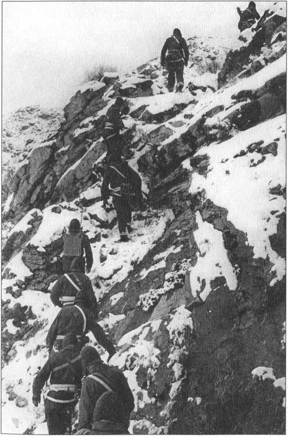 Иллюстрация к книге — ВДВ. С неба - в бой [i_026.jpg]