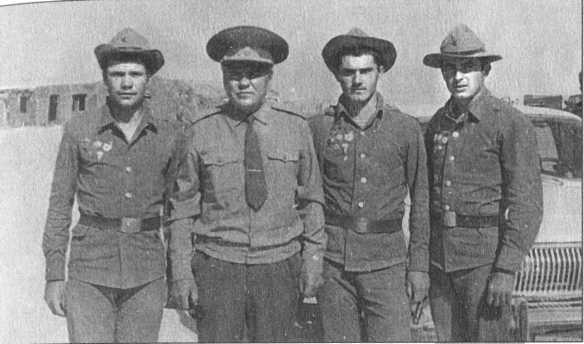 Иллюстрация к книге — ВДВ. С неба - в бой [i_040.jpg]