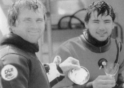 Иллюстрация к книге — Ныряющие в темноту [i_042.jpg]