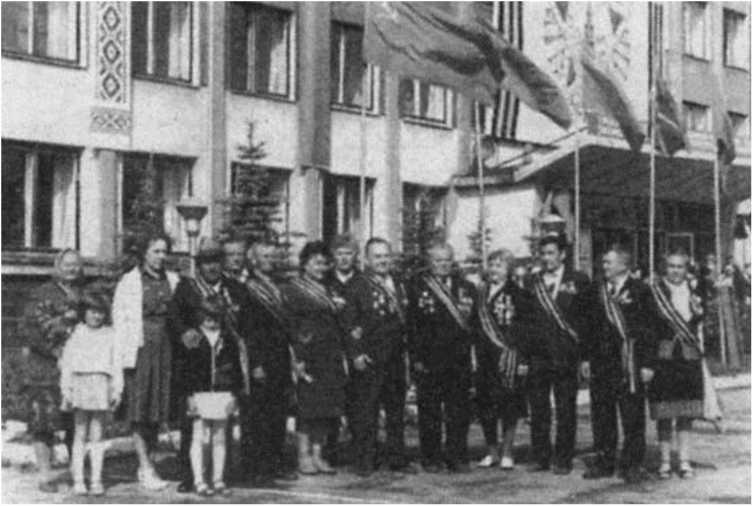 Иллюстрация к книге — Партизаны не сдаются! Жизнь и смерть за линией фронта [i_006.jpg]