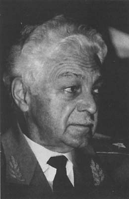 Иллюстрация к книге — Мы - дети войны. Воспоминания военного летчика-испытателя [i_001.jpg]