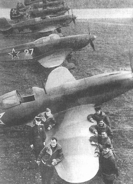 Иллюстрация к книге — Мы - дети войны. Воспоминания военного летчика-испытателя [i_015.jpg]