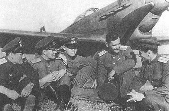 Иллюстрация к книге — Мы - дети войны. Воспоминания военного летчика-испытателя [i_020.jpg]