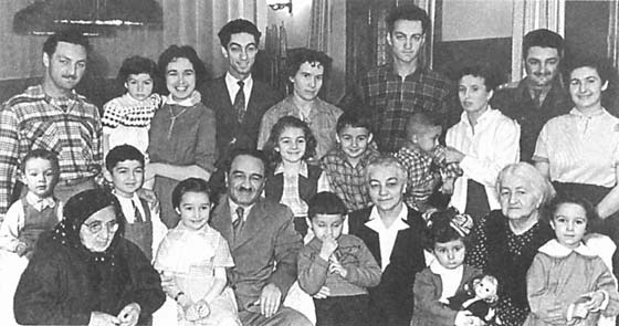 Иллюстрация к книге — Мы - дети войны. Воспоминания военного летчика-испытателя [i_025.jpg]