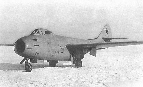 Иллюстрация к книге — Мы - дети войны. Воспоминания военного летчика-испытателя [i_032.jpg]