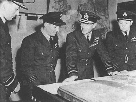 Иллюстрация к книге — Впереди вражеский берег [i10.jpg]