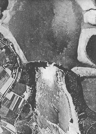 Иллюстрация к книге — Впереди вражеский берег [i7.jpg]