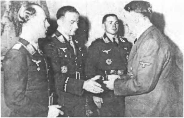 Иллюстрация к книге — Бомбы сброшены! [i_018.jpg]