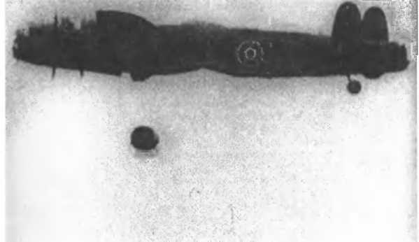 Иллюстрация к книге — Бомбы сброшены! [i_026.jpg]