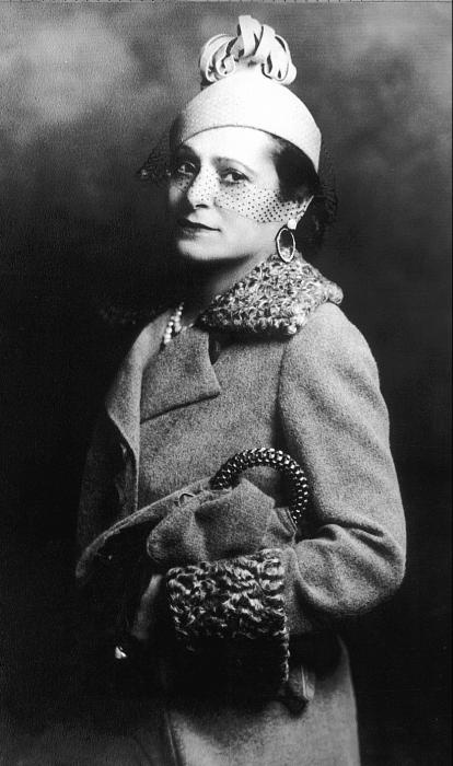 Иллюстрация к книге — Елена Рубинштейн. Женщина, сотворившая красоту [i_008.jpg]