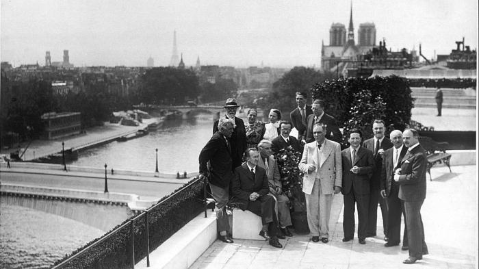 Иллюстрация к книге — Елена Рубинштейн. Женщина, сотворившая красоту [i_016.jpg]