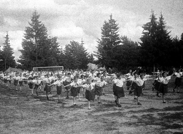 Иллюстрация к книге — Счастливая девочка растет [i_016.jpg]