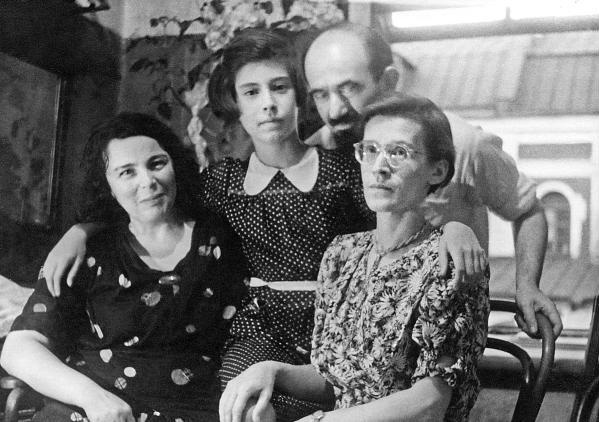 Иллюстрация к книге — Счастливая девочка растет [i_024.jpg]