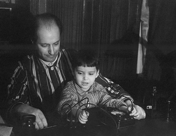 Иллюстрация к книге — Счастливая девочка растет [i_041.jpg]