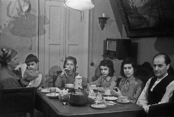 Иллюстрация к книге — Счастливая девочка растет [i_070.jpg]