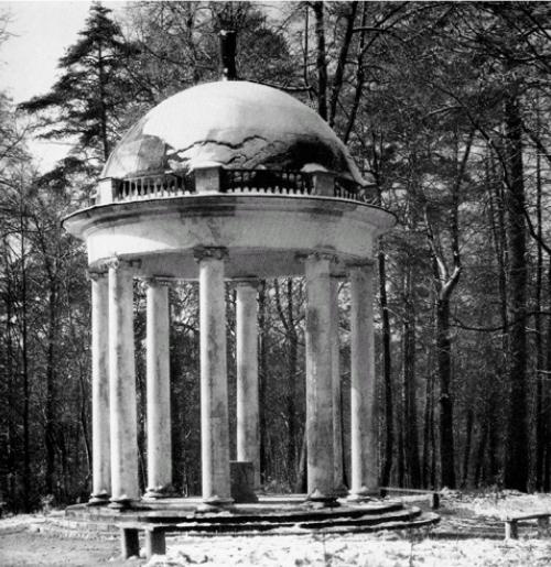 Иллюстрация к книге — Боярские дворы [i_074.jpg]