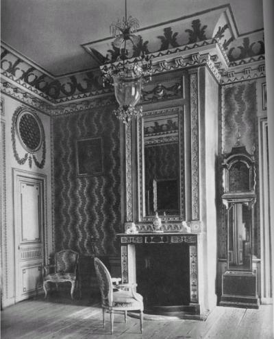 Иллюстрация к книге — Боярские дворы [i_088.jpg]