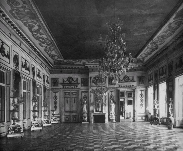 Иллюстрация к книге — Боярские дворы [i_089.jpg]