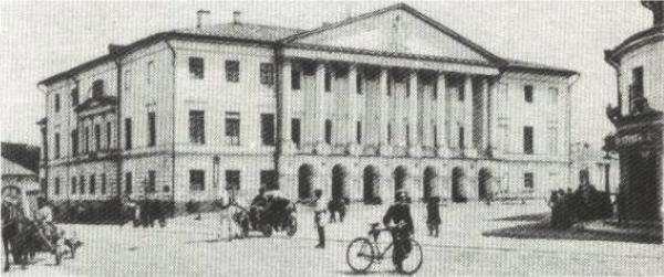 Иллюстрация к книге — Боярские дворы [i_120.jpg]