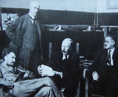 Иллюстрация к книге — Солдат всегда солдат. Хроника страсти [i_018.jpg]