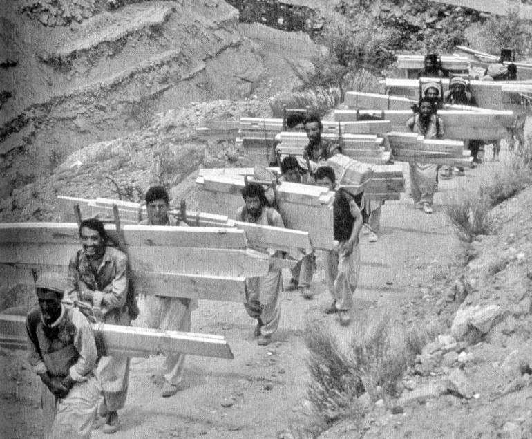 Иллюстрация к книге — Три чашки чая [i_009.jpg]