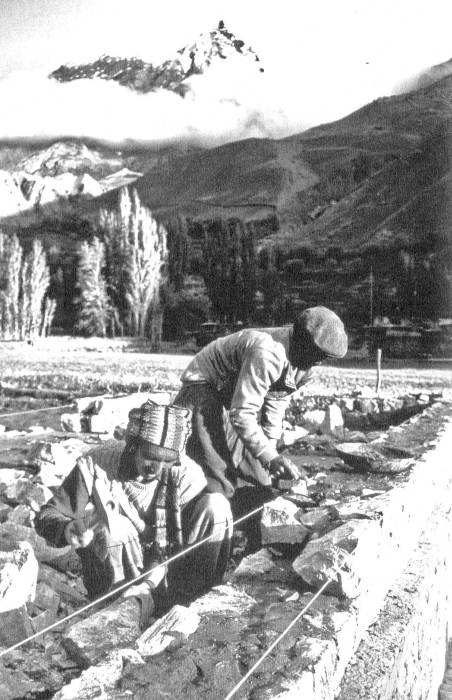 Иллюстрация к книге — Три чашки чая [i_010.jpg]