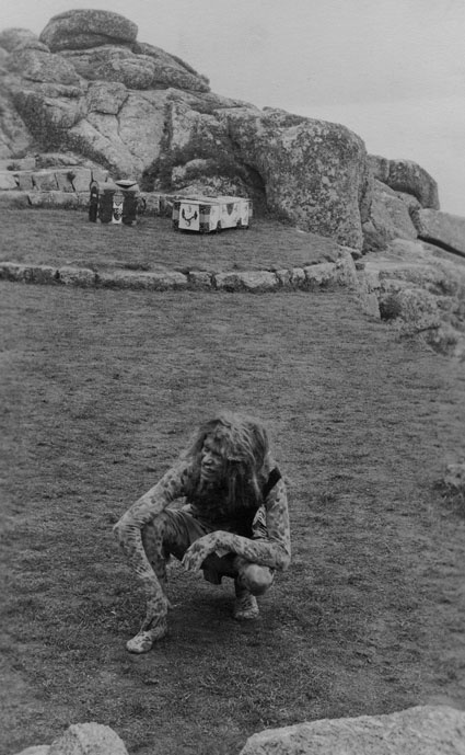 Иллюстрация к книге — Город Пустых. Побег из дома странных детей [i_021.jpg]