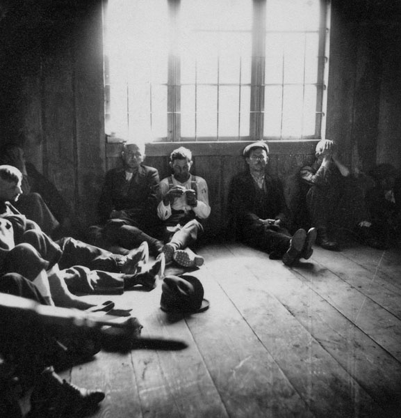 Иллюстрация к книге — Город Пустых. Побег из дома странных детей [i_034.jpg]