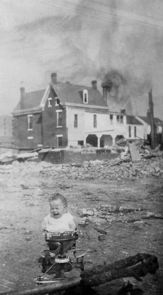 Иллюстрация к книге — Город Пустых. Побег из дома странных детей [i_039.jpg]