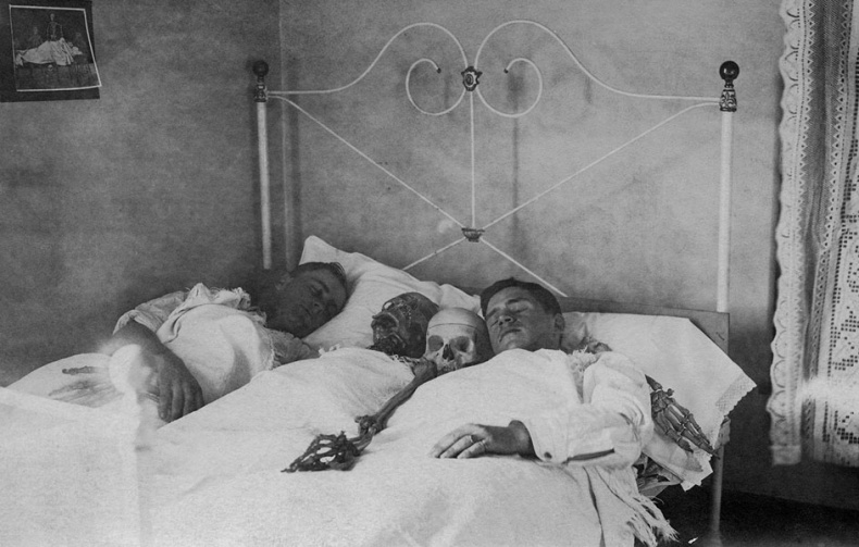 Иллюстрация к книге — Город Пустых. Побег из дома странных детей [i_046.jpg]