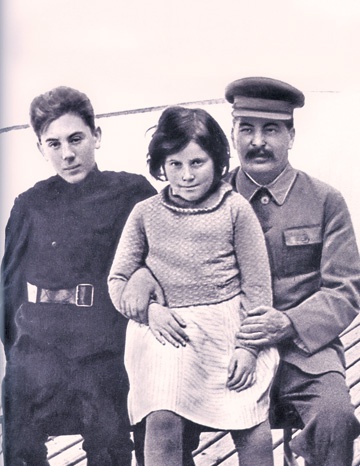 Иллюстрация к книге — Последний идол [i_045.jpg]