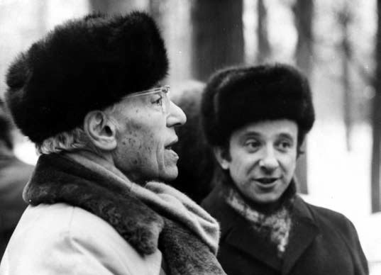 Иллюстрация к книге — Записки кинорежиссера о многих и немного о себе [i_010.jpg]