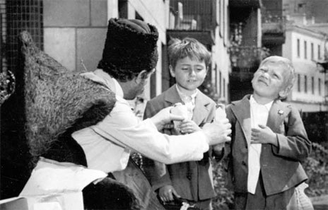 Иллюстрация к книге — Записки кинорежиссера о многих и немного о себе [i_012.jpg]