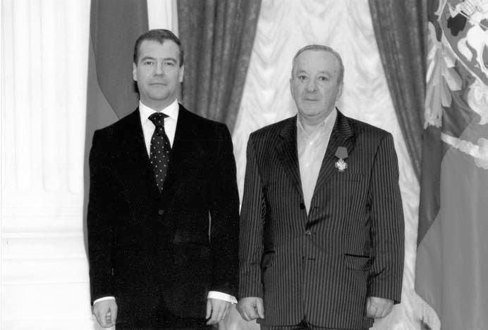 Иллюстрация к книге — Записки кинорежиссера о многих и немного о себе [i_023.jpg]