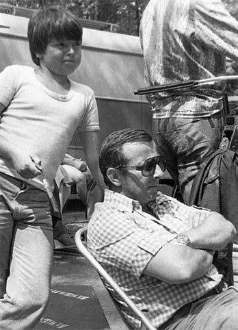 Иллюстрация к книге — Записки кинорежиссера о многих и немного о себе [i_025.jpg]