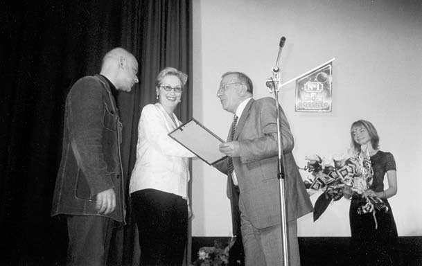 Иллюстрация к книге — Записки кинорежиссера о многих и немного о себе [i_034.jpg]