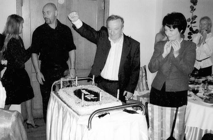 Иллюстрация к книге — Записки кинорежиссера о многих и немного о себе [i_035.jpg]