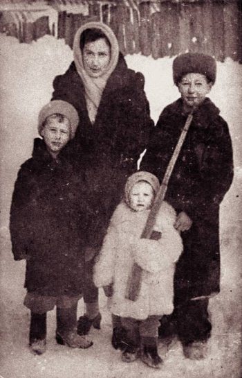 Иллюстрация к книге — Странники войны. Воспоминания детей писателей. 1941-1944 [Autogen_eBook_id178.jpg]