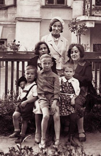 Иллюстрация к книге — Странники войны. Воспоминания детей писателей. 1941-1944 [Autogen_eBook_id211.jpg]