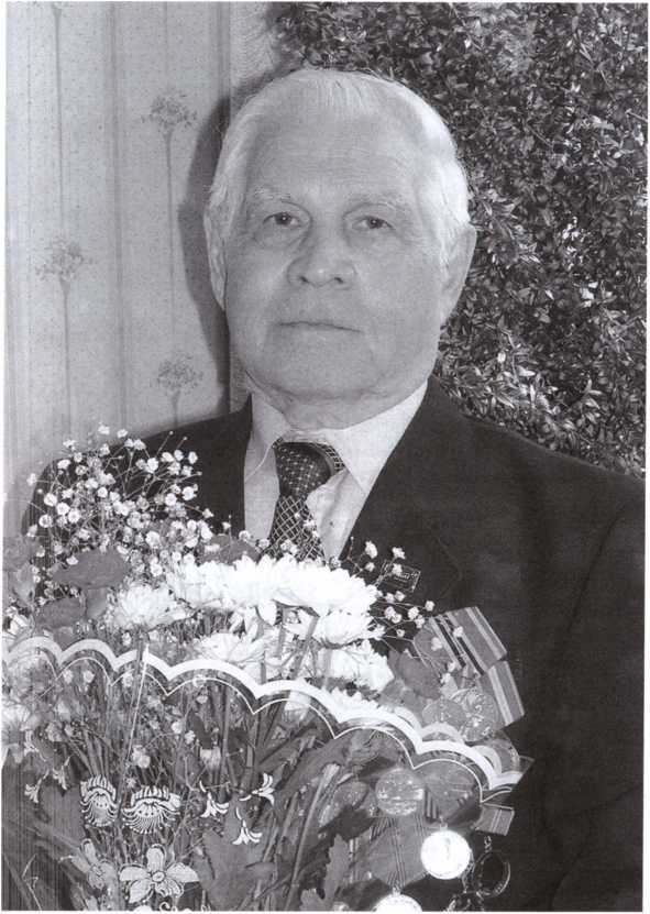 Иллюстрация к книге — Выжить и вернуться. Одиссея советского военнопленного. 1941-1945 [i_002.jpg]