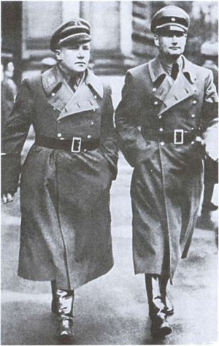 Иллюстрация к книге — Мартин Борман. Неизвестный рейхслейтер. 1936-1945 [i_007.jpg]