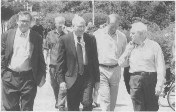 Иллюстрация к книге — Кто правит миром? Или вся правда о Бильдербергском клубе [i_009.jpg]