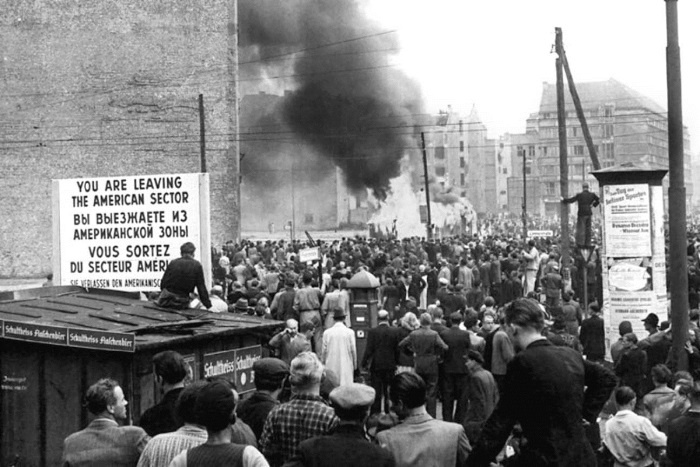 Иллюстрация к книге — Дожать Россию! Как осуществлялась Доктрина [i_012.jpg]