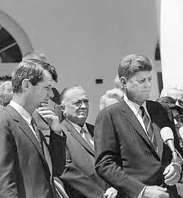 Иллюстрация к книге — ФБР. Правдивая история [i_004.jpg]